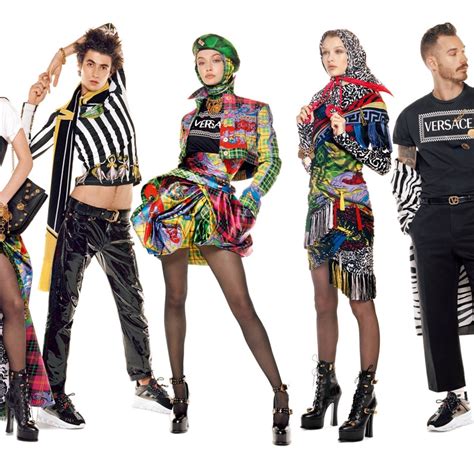 versace autunno inverno 2017 2018|Versace Taps 54 Models for Epic Fall 2018 Campaign .